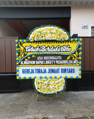 Papan Bunga Duka di Padang Barat